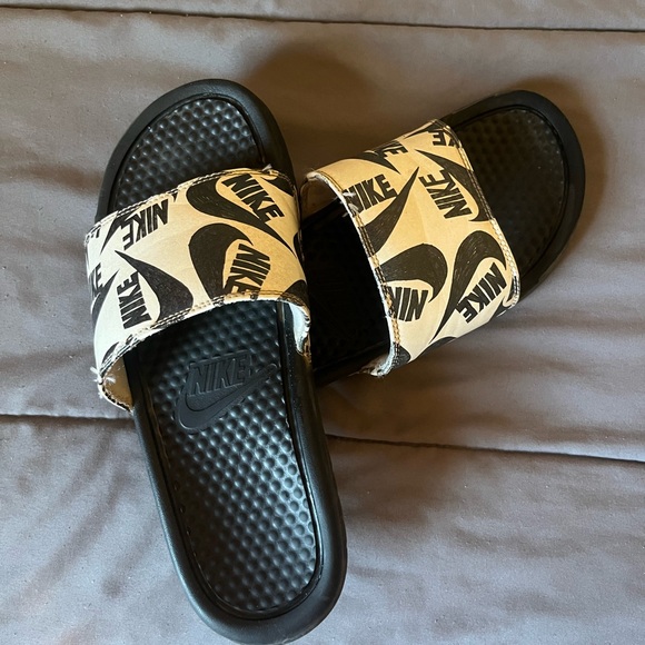Nike Slides - Picture 1 of 3
